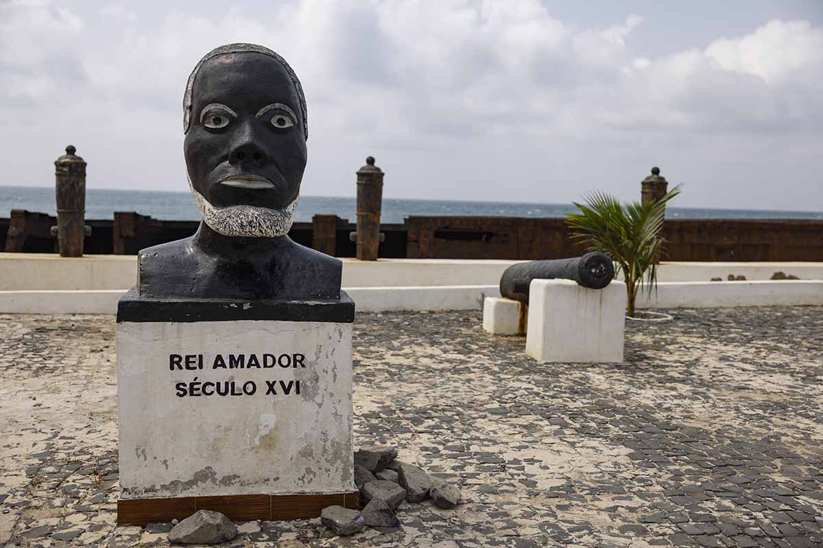 Statue of Rei Amador - One day in Sao Tome