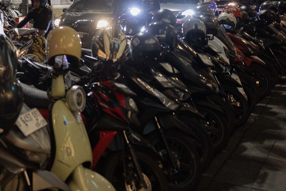 Scooters jammed together - Is Bali worth visiting