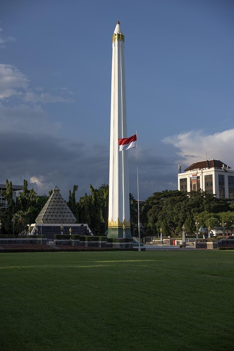 Indonesia Travel Guide - Heroes Monument