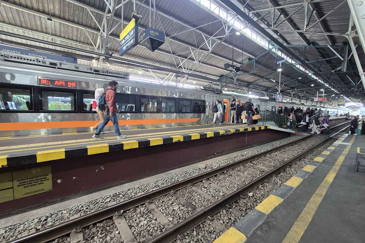 Are there trains in Indonesia